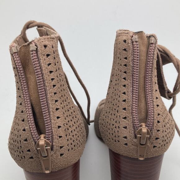 Crown Vintage Women's Faux Suede Laser Cut Peep Toe Lace Up Heel Size 7.5 - Picture 7 of 16